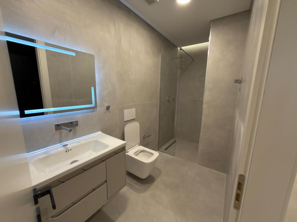 🏙️ Vendesi in vendita 3 appartamenti simili 📍 Pazari i Ri, dietro “Neptun”💶 Prezzo: 365.000 €