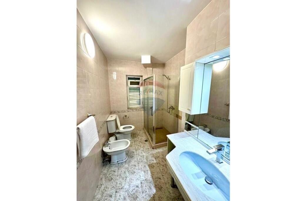 Appartamento 2+1+2+ balcone in affitto nel centro di Tirana !