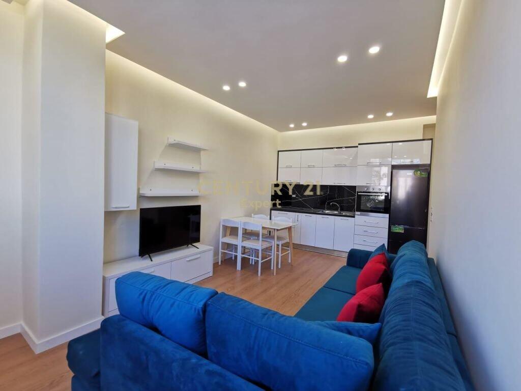 VENDIAMO APPARTAMENTO 1+1 VICINO ALL'HOTEL COLOSSEO, VIA DURRËSIT !!! 140.000 €