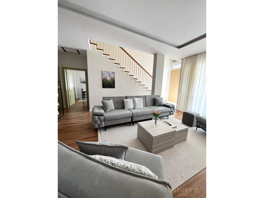 Affittasi villa su 3 piani a Prush 1.600 € /Mese