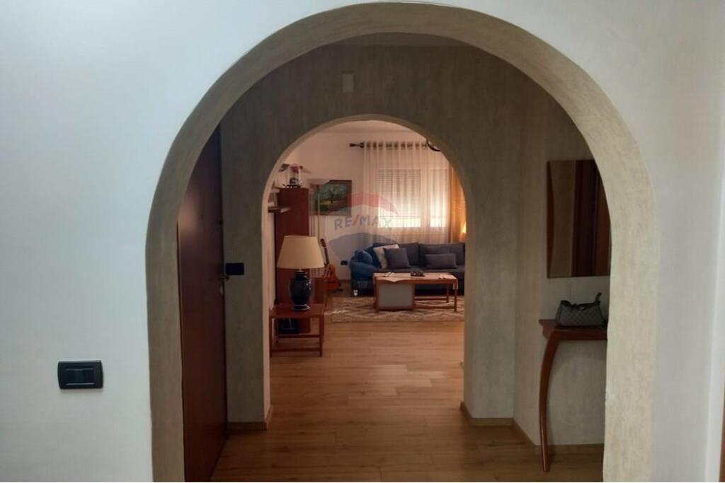 Appartamento 2+1 in Affitto presso Komuna e Parisit