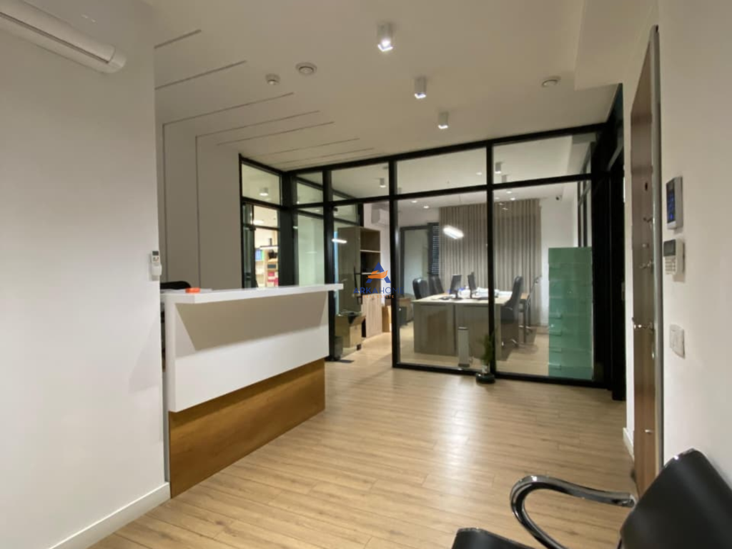 OFFICE SPACE FOR RENT 315M2 "⁠RRUGA E BARRIKADAVE " 5000 EURO (NEGOTIABLE).