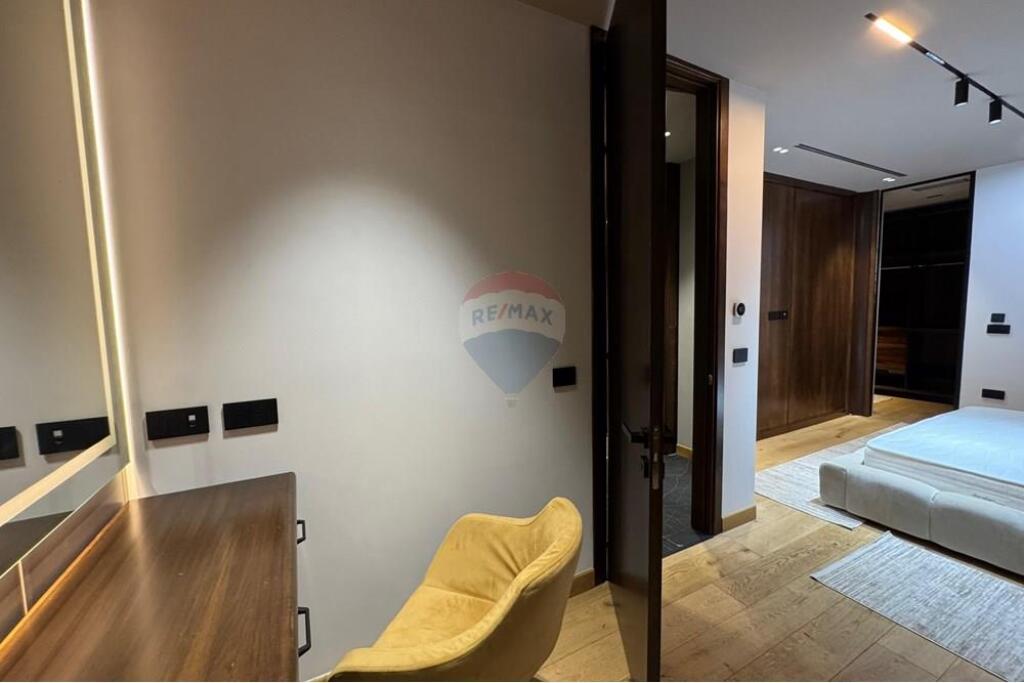 GARDEN BUILDING, APARTMENT 200m2 FOR SALE
