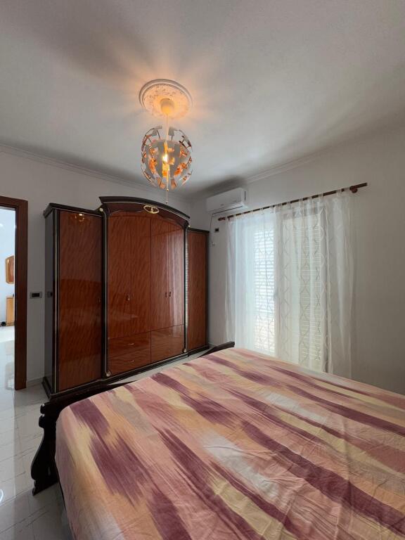 🏠Nella zona di Sauk, vicino al Club Cinco Cavalli, si affitta il terzo piano di una villa 2+1, arredato 60.000 Leke