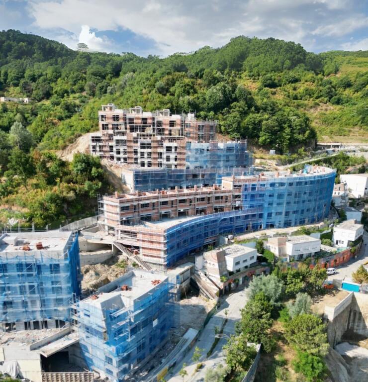 Apartament 3+1+2 per shitje tek kodra e diellit.