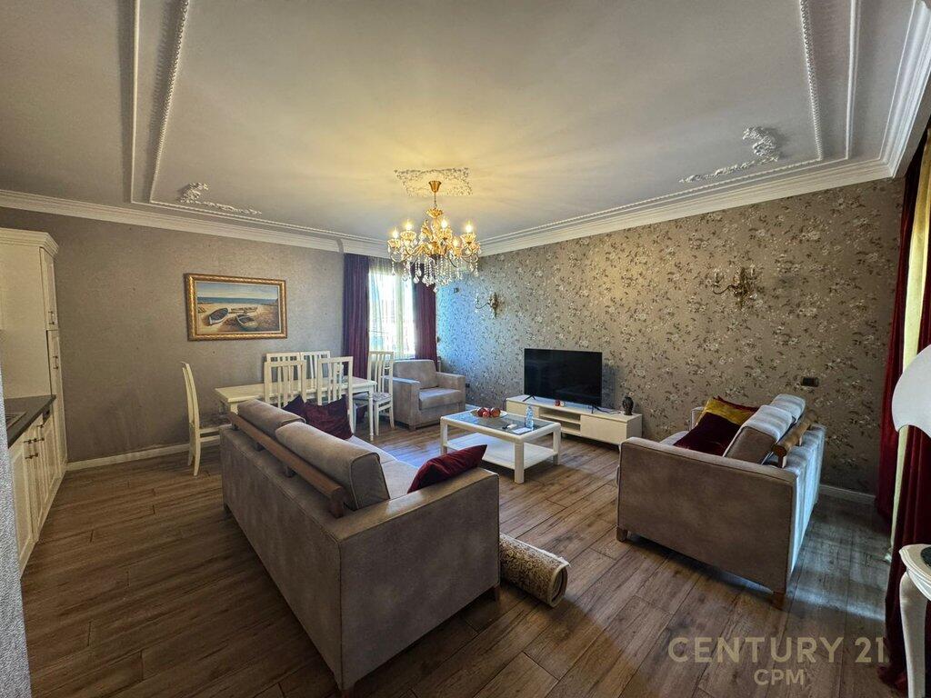 Appartamento 2+1+2 in Vendita a Bllok, Tirana