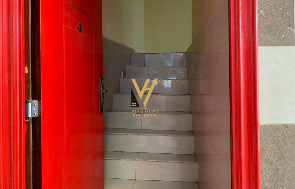 SI AFFITTA AMBIENTE 30 M2 IN VIA DURRESIT 450 EURO