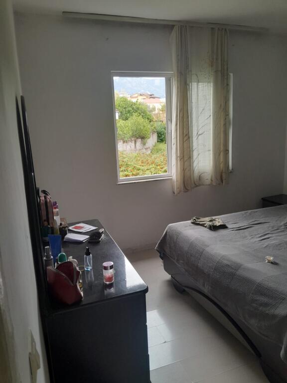 (No agency - 0 commission) Tirana, apartment for sale 2+1+kitchenette+bathroom with window, 4th floor, price: 110,000 Euro (Ali Demi)