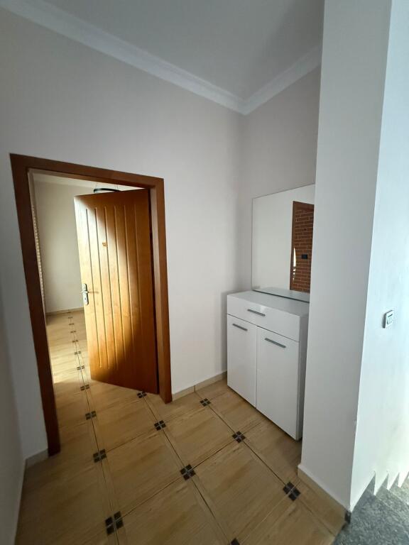 Villa di 3 piani in affitto a Sauk vicino a BKT