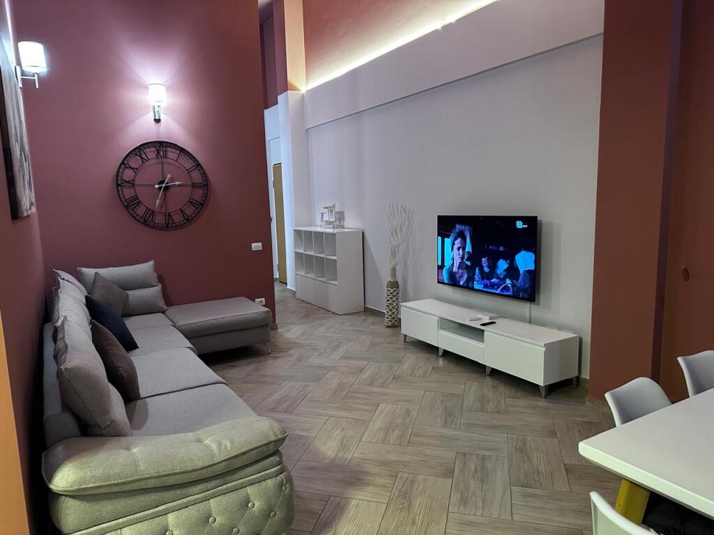 Jepet me qera penthouse 2+1+verande