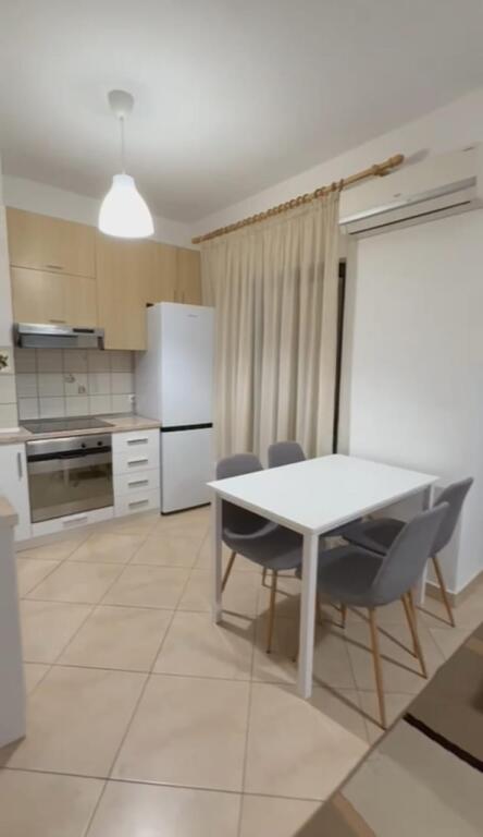 APARTAMENT I PERSHTATESHEM PER CIFTE 1+1 ASTIR