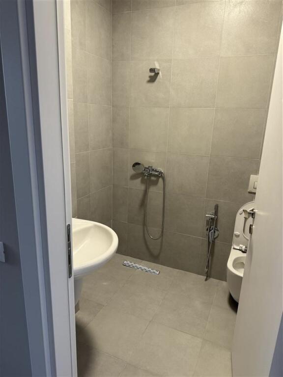 Super appartamento 2+1+2+garage in affitto vicino al contatto su 21sh