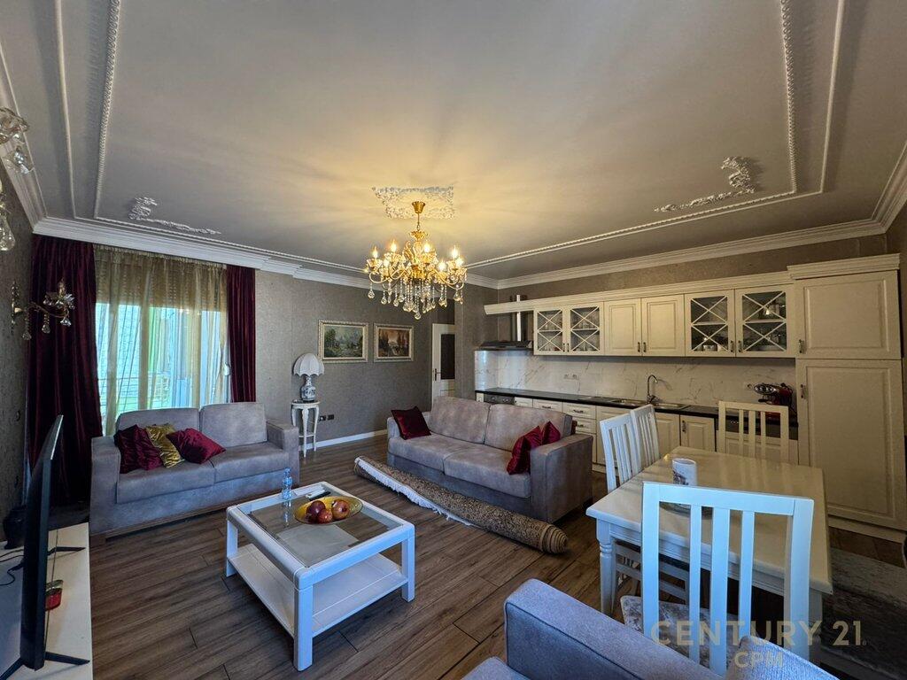 Appartamento 2+1+2 in Vendita a Bllok, Tirana