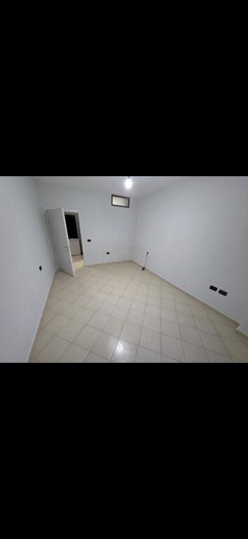 Fresk Affittasi Appartamento 2+1 Vuoto