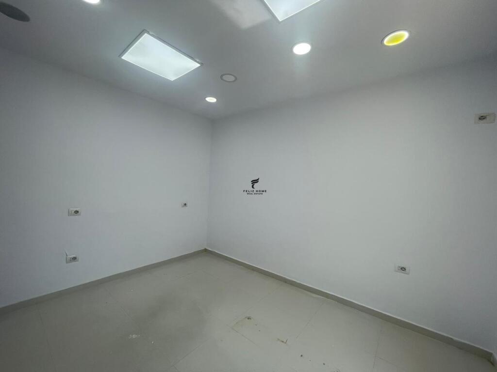 UFFICIO IN AFFITTO 75 M2 VIA ABDYL FRASHERI 700 EURO