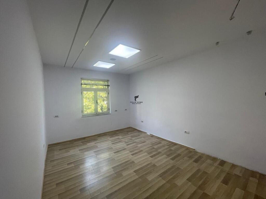 UFFICIO IN AFFITTO 75 M2 VIA ABDYL FRASHERI 700 EURO