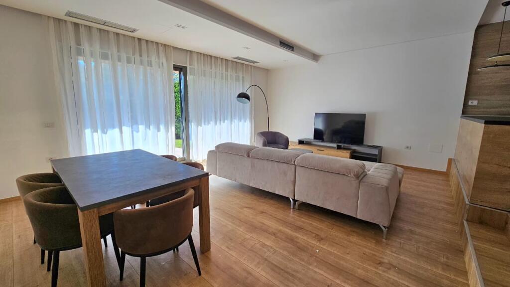 Villa di 3 piani in affitto vicino a Tegu / Tirana