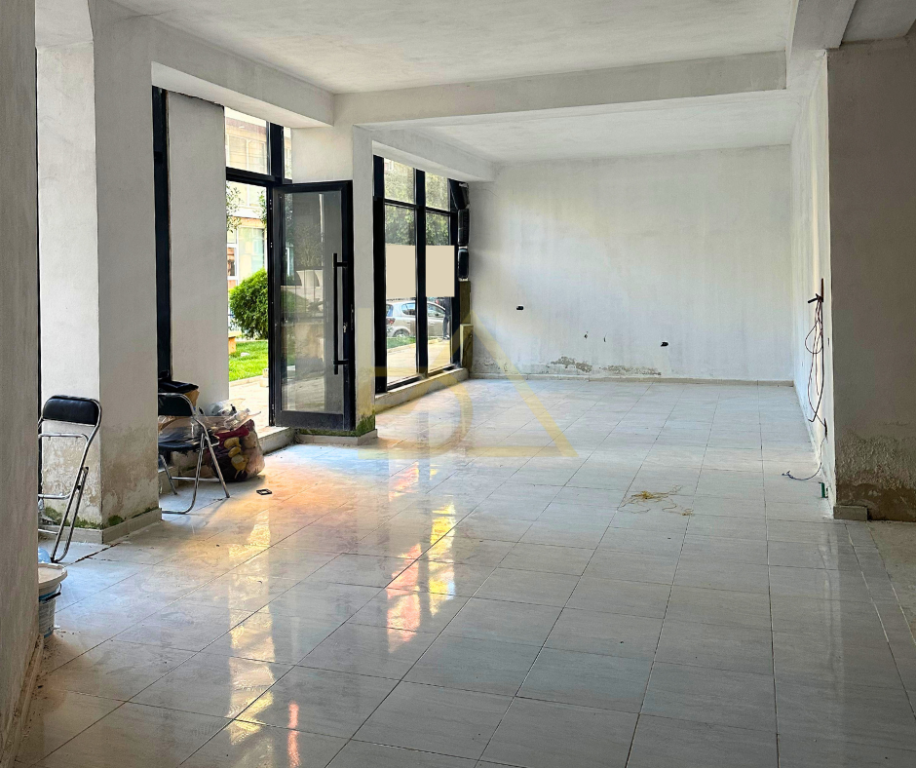 Locale Commerciale in Affitto – Tirana, Zona Brryli