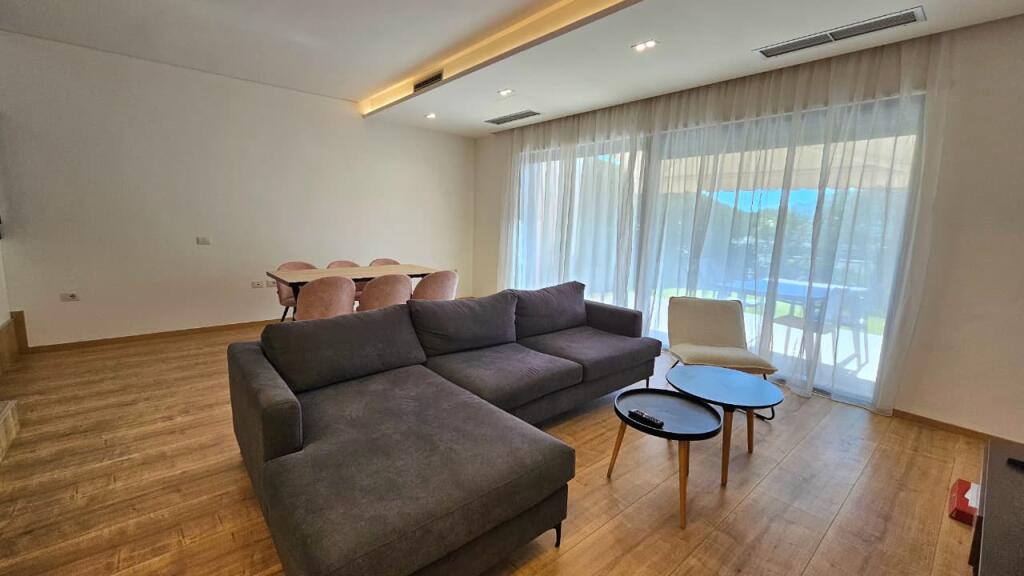Affittasi villa su 2 piani vicino a Tegu / Tirana