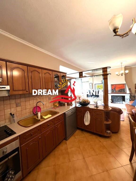 Appartamento 2+1+Veranda in vendita a Laprake vicino a Kupola, Tirana ID (41211464)