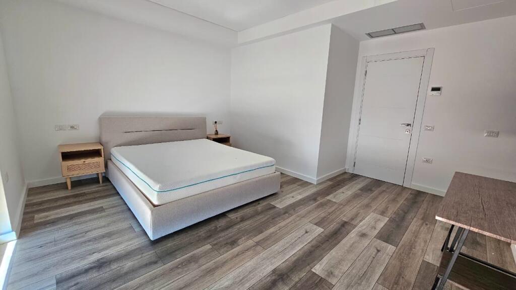 Villa di 3 piani in affitto vicino a TEG / Tirana
