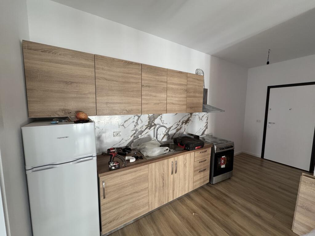 🏡 Appartamento 1+1 in affitto 📍 Vicino alla Scuola Rossa 📌 3° piano 🏢 Edificio del 2025 🛋️ Appena arredato  💶 Prezzo: 700 € (trattabile) 
