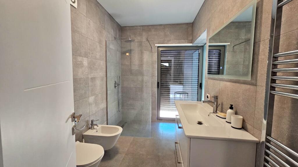 Villa di 3 piani in affitto vicino a TEG / Tirana