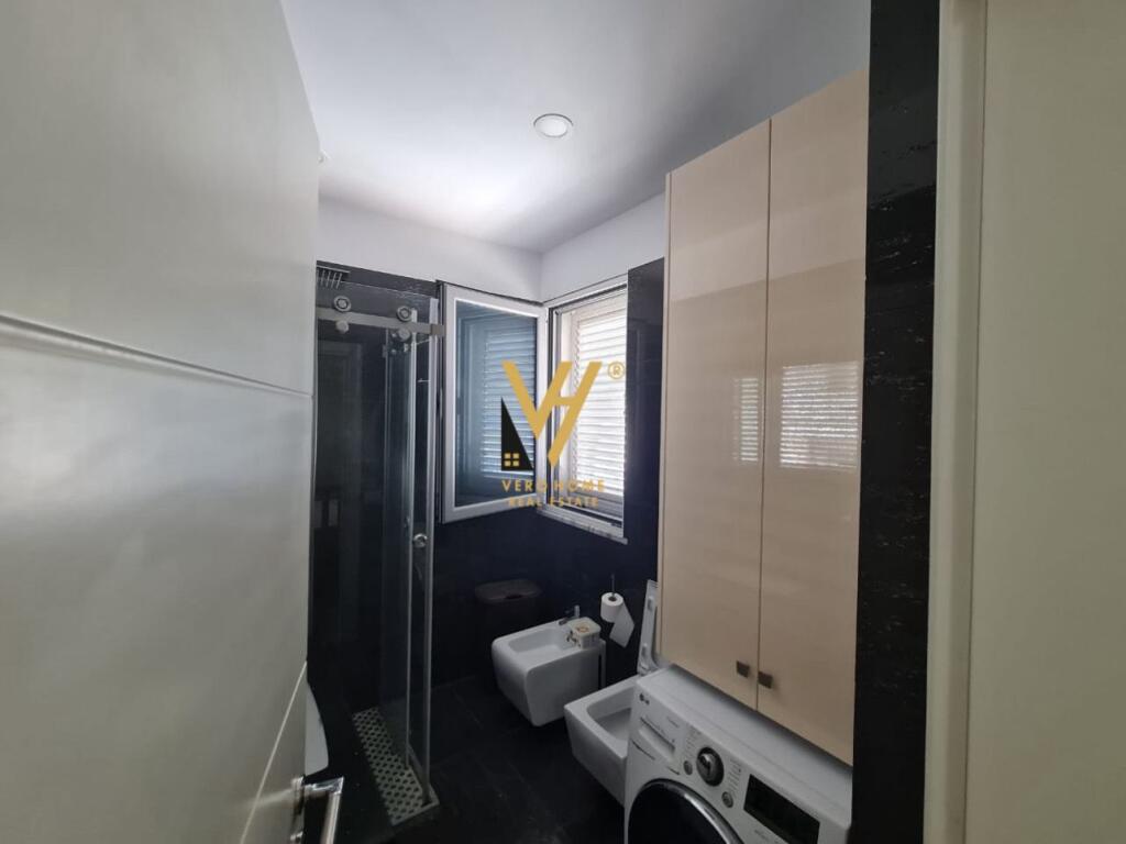 AFFITTASI APPARTAMENTO 3+1+2 AL LAGO ASCIUTTO 100.000 LEKE