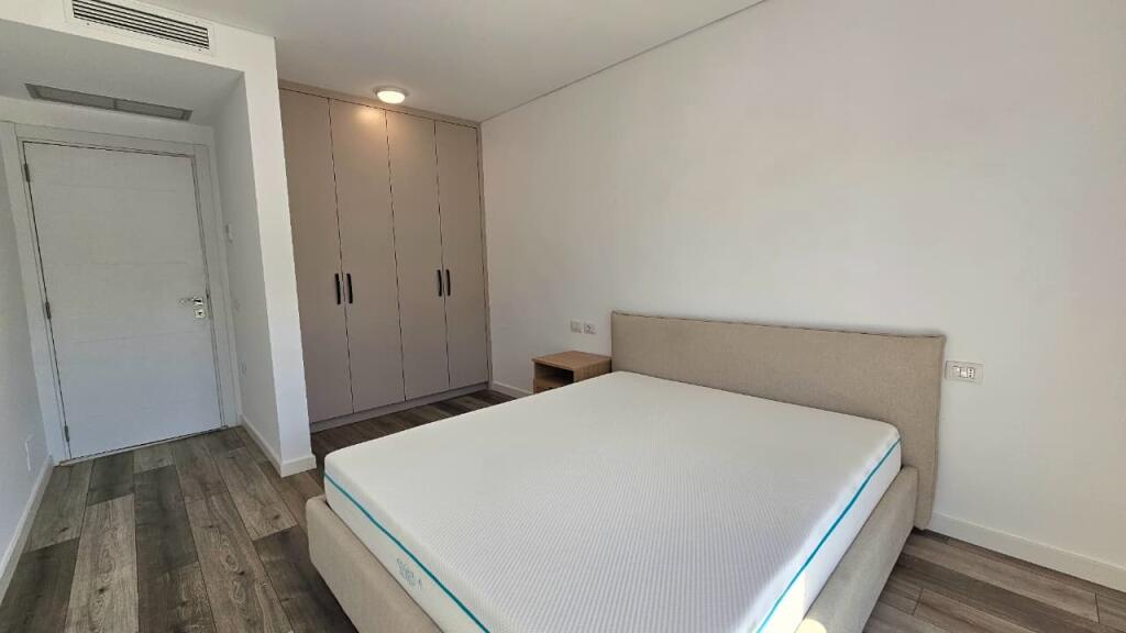 Villa di 3 piani in affitto vicino a TEG / Tirana