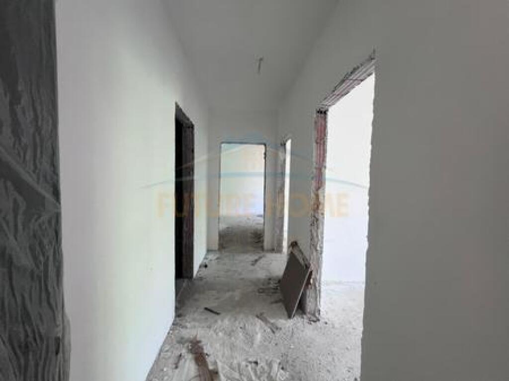 In vendita, Appartamento 3+1+2, Via 5 Maggio, Tirana.