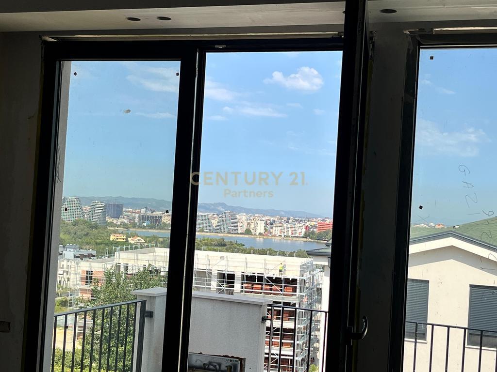 LOCALE PER UFFICI IN AFFITTO VICINO AL LAGO DI TIRANA!