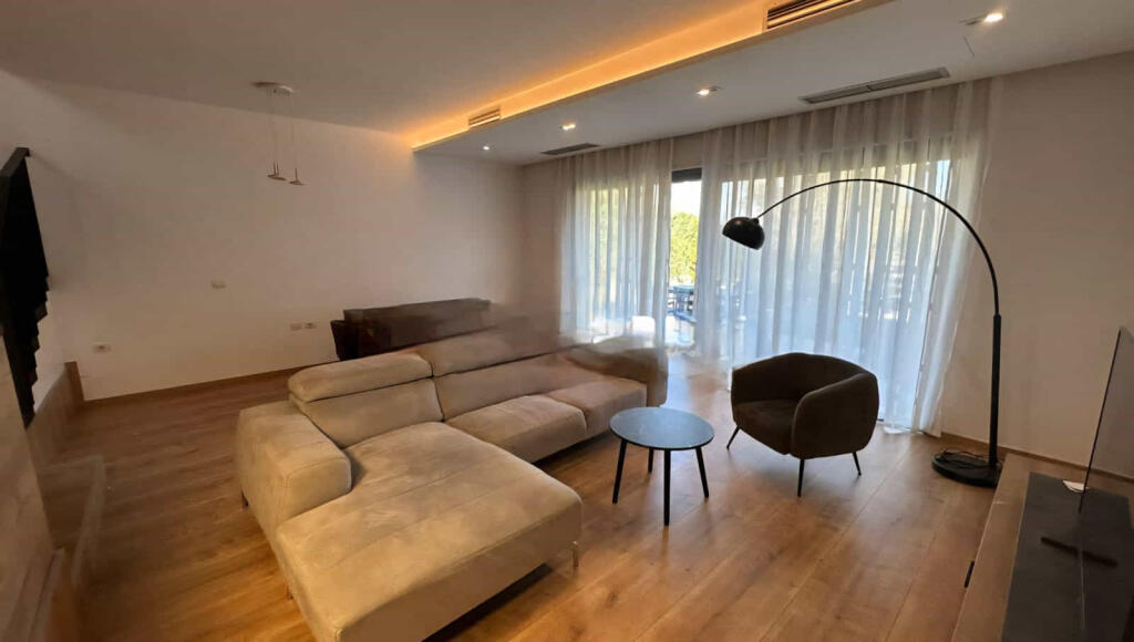 Villa su 3 piani in affitto presso Olive Grove Residence (ID BV22503) Tirana