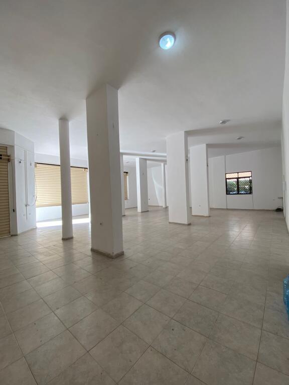 Business premises for rent at Vorri Bomit/1,400 euros