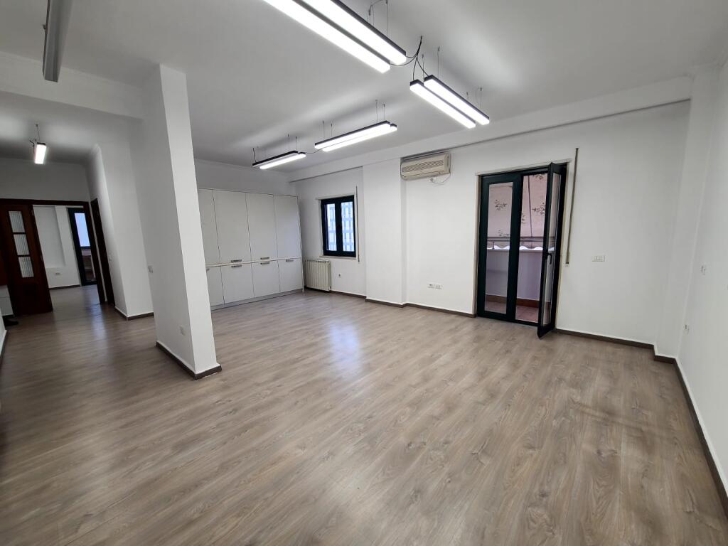 AFFITTO, AMBIENTE PER UFFICI IN CENTRO!
