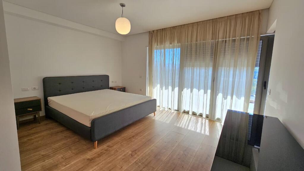 Villa di 3 piani in affitto vicino a Tegu / Tirana