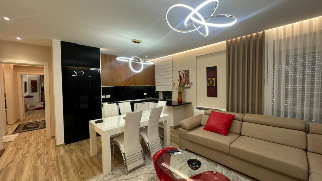 Jepet Apartament me qera