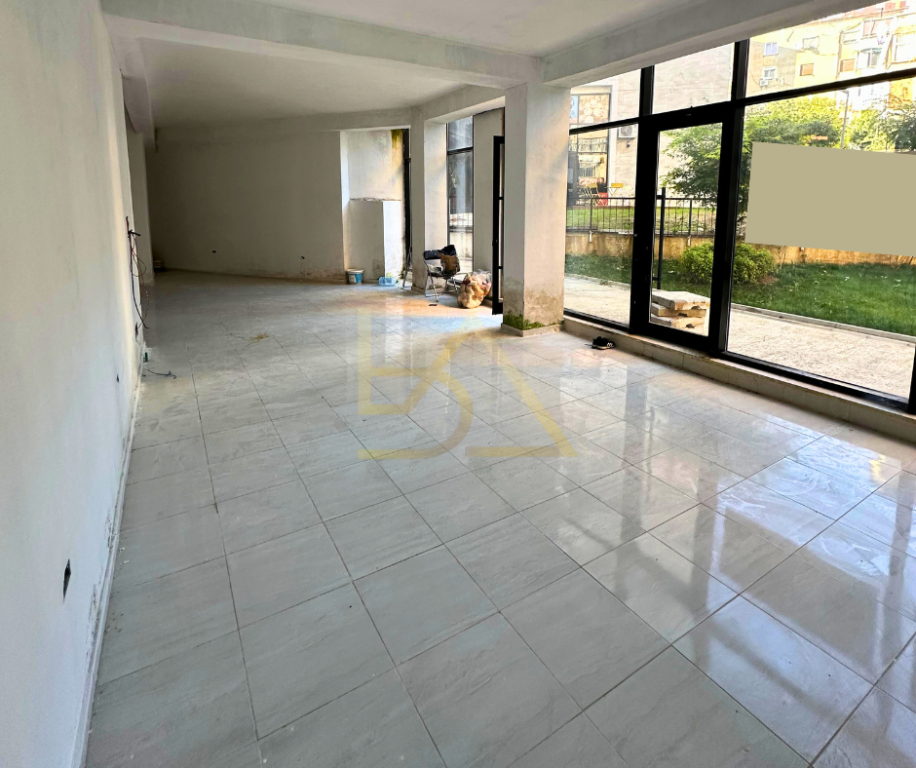 Locale Commerciale in Affitto – Tirana, Zona Brryli