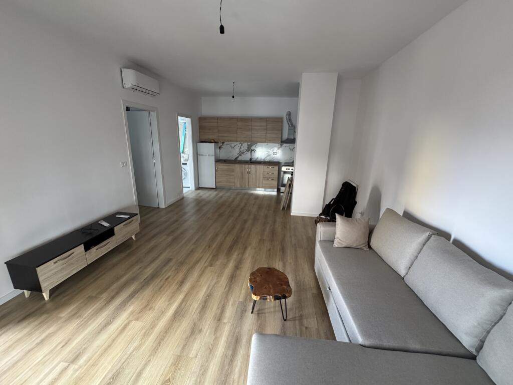 🏡 Jepet me qira apartament 1+1 📍 Pranë Shkollës së Kuqe 📌 Kati i 3-të 🏢 Pallat i vitit 2025 🛋️ I sapoarreduar  💶 Çmimi: 700 € (i diskutueshëm) 