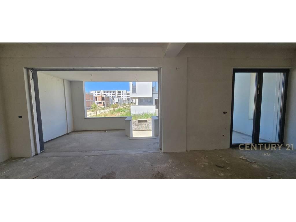 3-STOREY VILLA WITH POOL AT TURQUOISE MARINA, LALEZ BAY!    800,000 €