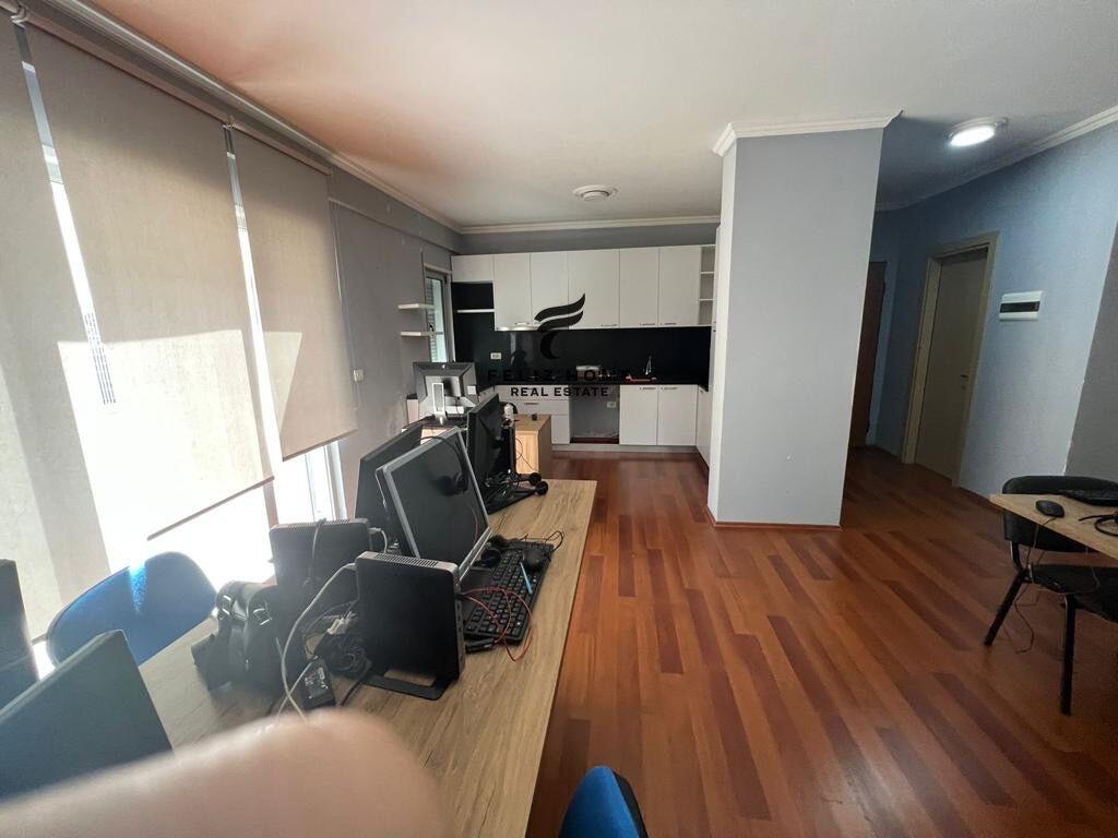 ZYRE ME QERA 100M2 5 MAJ 600 EURO