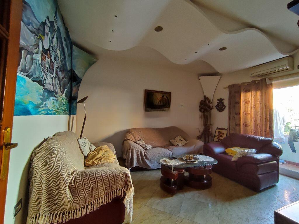 VENDIAMO APPARTAMENTO PER INVESTIMENTO VICINO AL LAGO DI TIRANA!! 190.000 €