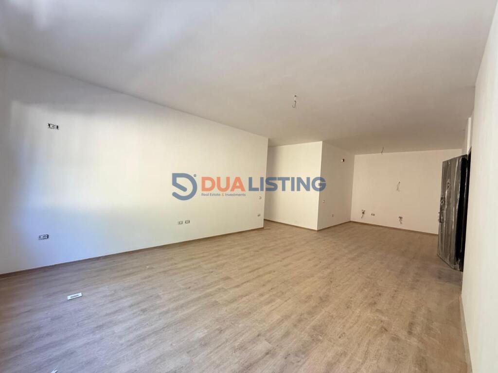 WE SELL AT A BARGAIN PRICE APARTMENT 2+1+2 AT THE XHELUKS COMPLEX NEAR XIBRAKU!