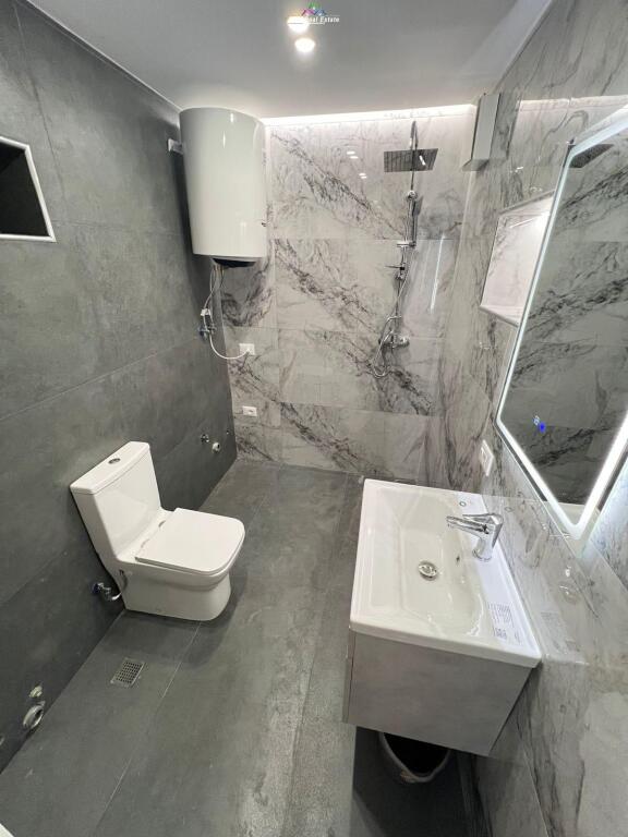 Ufficio in affitto in Via Elbasan (ID BZ2694) Tirana