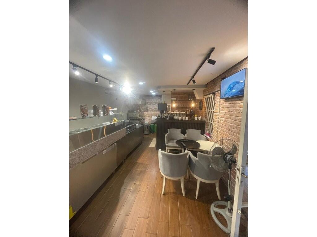 VENDIAMO ATTIVITÀ BAR, FAST-FOOD/ CREPERIA VICINO ALL'INCROCIO DI VASIL SHANTO