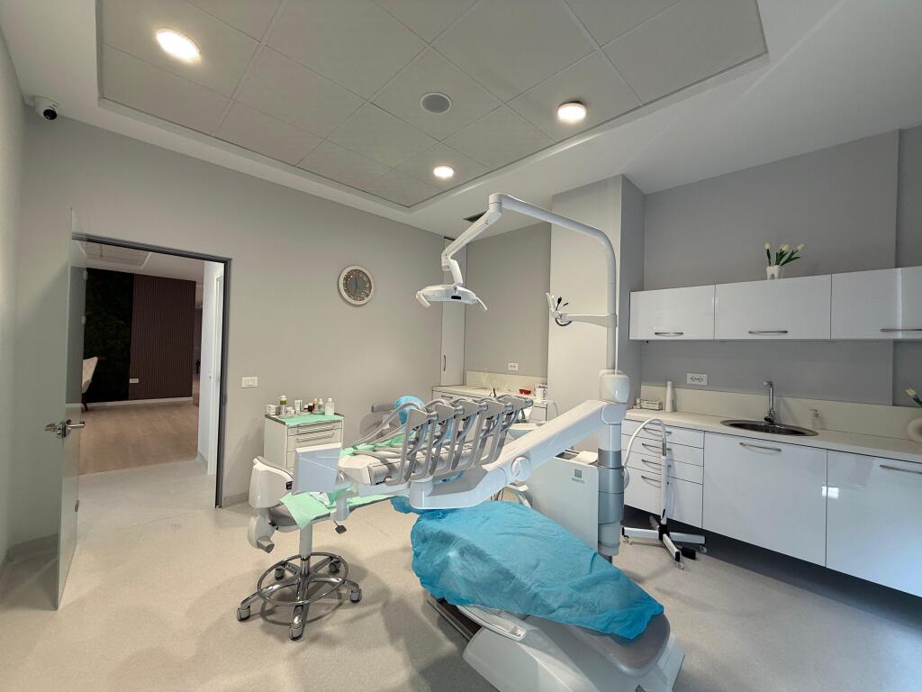 Klinikë Dentare totalisht e investuar – Mundësi Unike Qiraje!