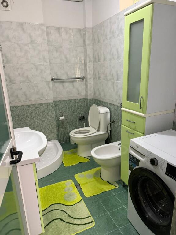 1+1,piano 5 edificio esistente, scuola cajupi, prezzo 550 euro