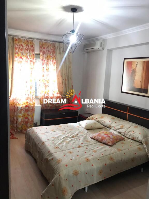 Appartamento 3+1 in affitto nella zona del centro vicino al ristorante Piazza a Tirana (ID 4231201)