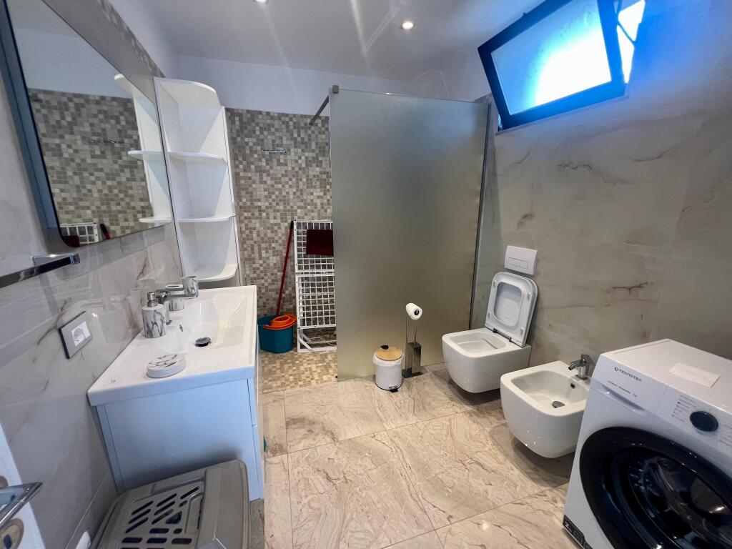 Casa Privata in Affitto a Vlora