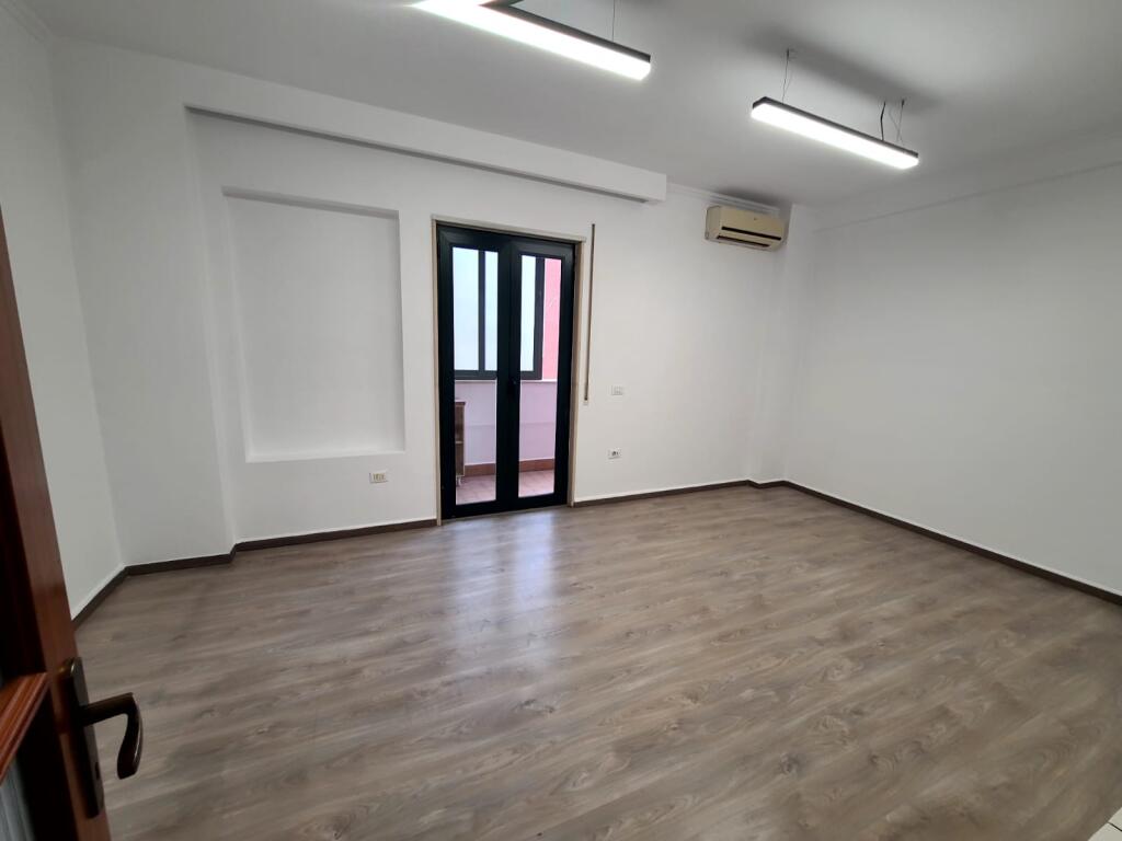 AFFITTO, AMBIENTE PER UFFICI IN CENTRO!
