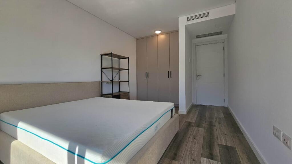Villa di 3 piani in affitto vicino a TEG / Tirana